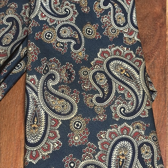 Gorgeous Liberty of London 100% silk tie - Picture 4 of 5